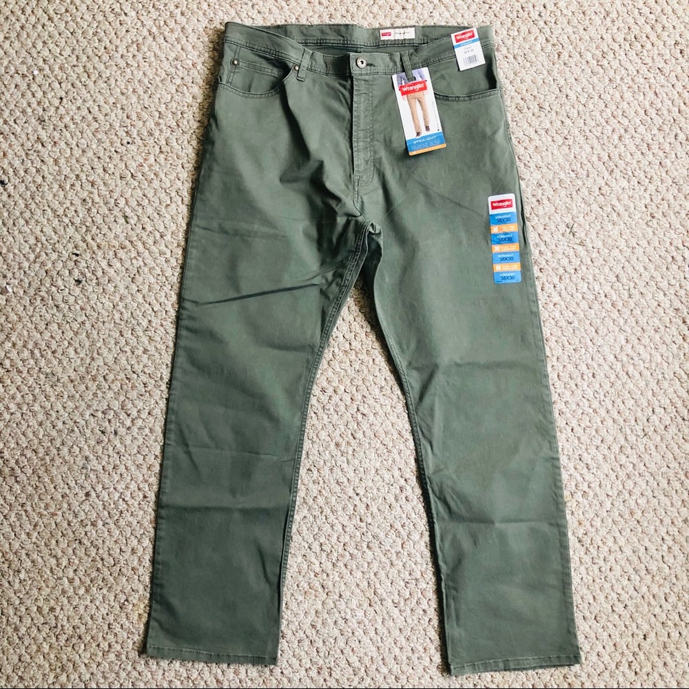 New with tags, Wrangler flex straight leg pants size 38x30